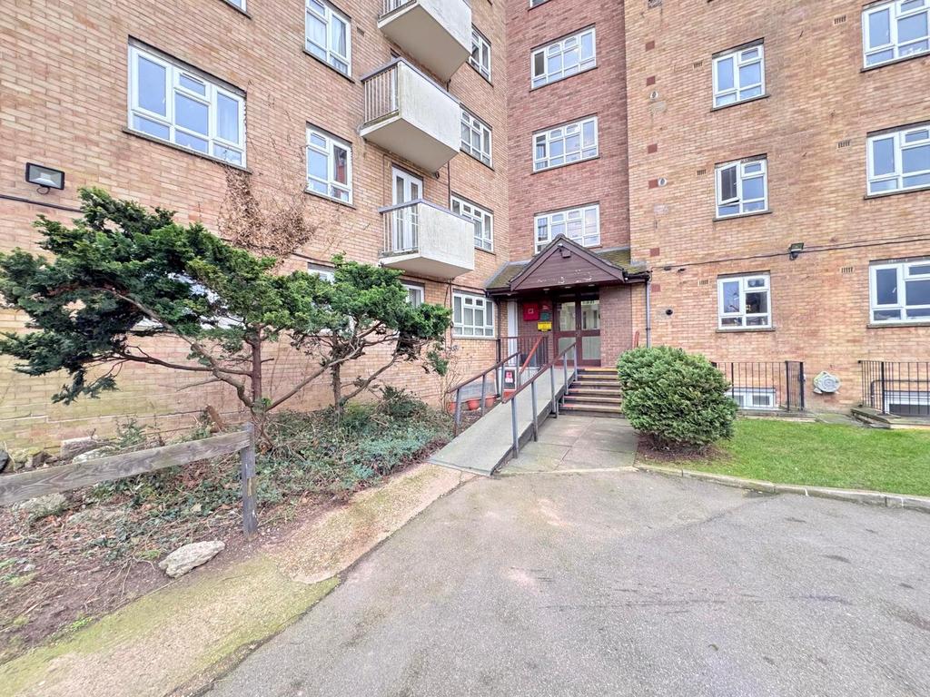 3 Bed for sale, Buy in Lonond, NW11 -...