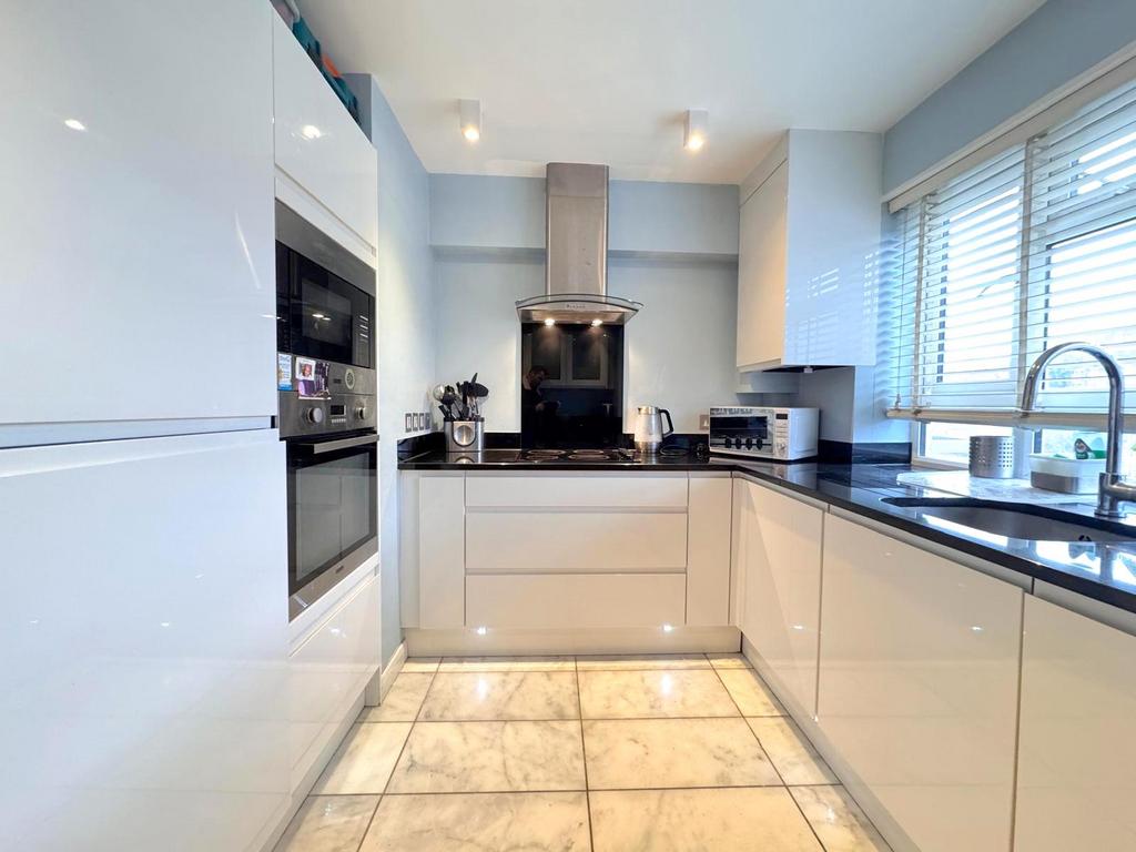 3 Bed for sale, Buy in Lonond, NW11 -...