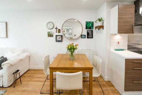 2 bedroom flat for sale, Waterside Way, London N17