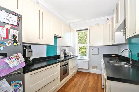 2 bedroom flat for sale, Old Orchard Road, Eastbourne