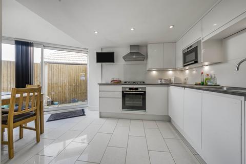 45 Riverside Walk, Isleworth, TW7 6HP