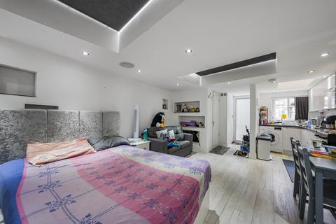 45 Riverside Walk, Isleworth, TW7 6HP
