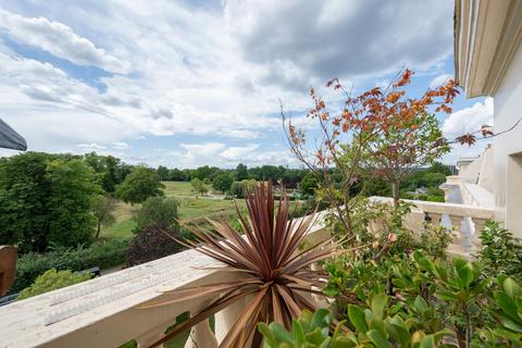 3 bedroom flat for sale, Gloucester Gate, Regent's Park, London