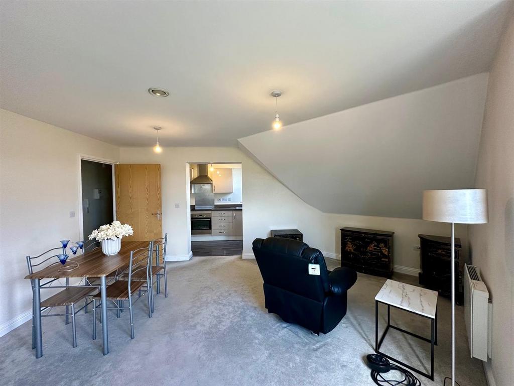 Lounge/Dining Room