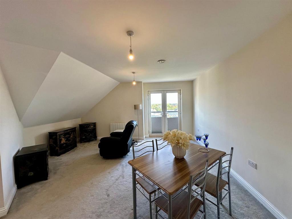 Lounge/Dining Room