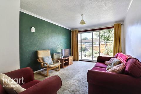 2 bedroom bungalow for sale, Holgate, Basildon - CALLING ALL CASH BUYERS!