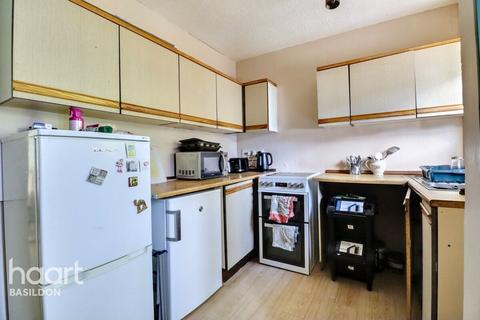 2 bedroom bungalow for sale, Holgate, Basildon - CALLING ALL CASH BUYERS!