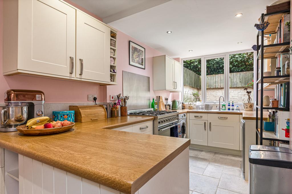 8, Thurlow Road, Leicester, LE2 1 YE