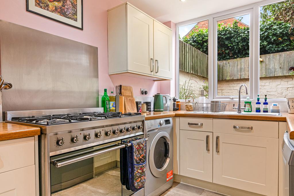 8, Thurlow Road, Leicester, LE2 1 YE