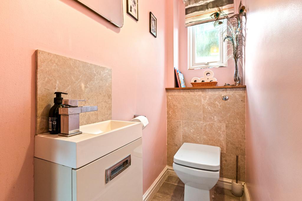 8, Thurlow Road, Leicester, LE2 1 YE