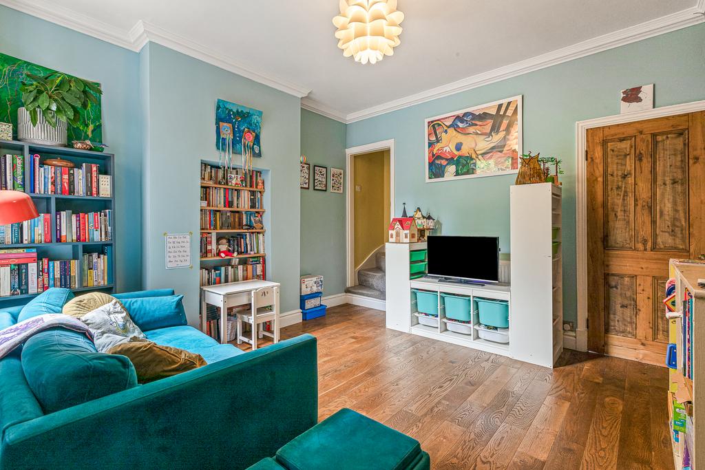 8, Thurlow Road, Leicester, LE2 1 YE