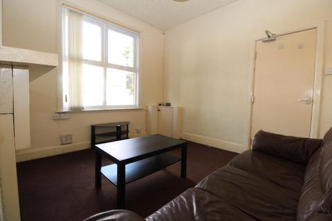1 bedroom terraced house to rent, (1 BED) Beeston Road , Nottingham NG7