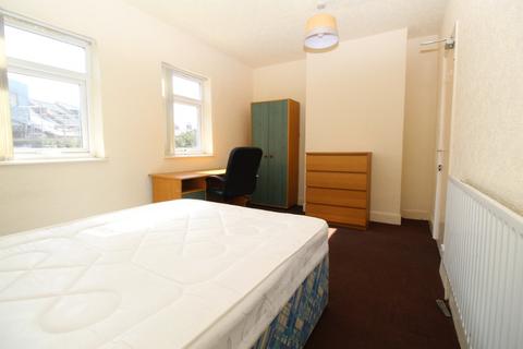 3 bedroom terraced house to rent, (3 BED) Beeston Road, Nottingham NG7