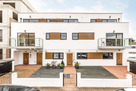 Fallsbrook Road, London SW16