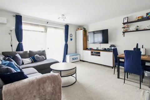 2 bedroom apartment for sale, COPPERFIELD COURT, LEATHERHEAD, KT22