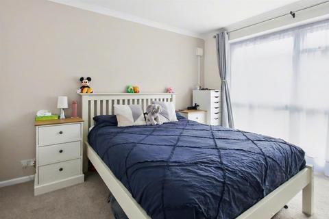 2 bedroom apartment for sale, COPPERFIELD COURT, LEATHERHEAD, KT22