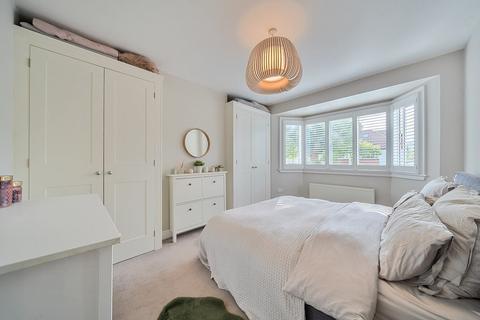 114 Sutherland Grove, London, SW18 5QW