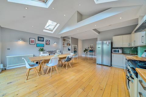 114 Sutherland Grove, London, SW18 5QW