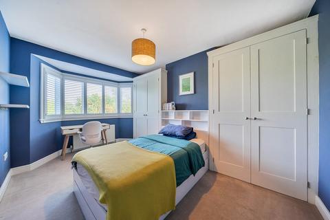 114 Sutherland Grove, London, SW18 5QW