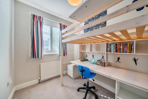 114 Sutherland Grove, London, SW18 5QW