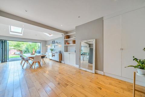 114 Sutherland Grove, London, SW18 5QW
