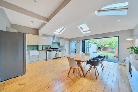 114 Sutherland Grove, London, SW18 5QW