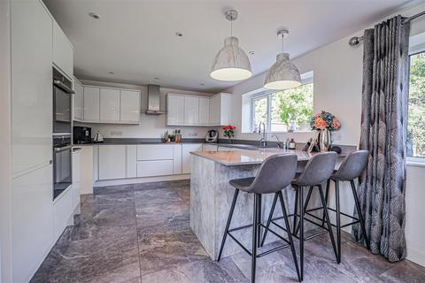 4 bedroom detached house for sale, Lombardy Close, Hemel Hempstead, HP2