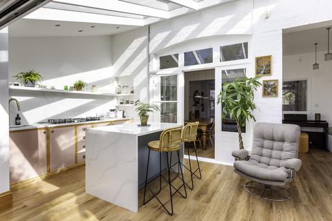 undefined,  Hamilton Road, London NW10