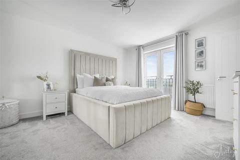 62 Glamorgan Green, Llandarcy, Neath, SA10 6FB
