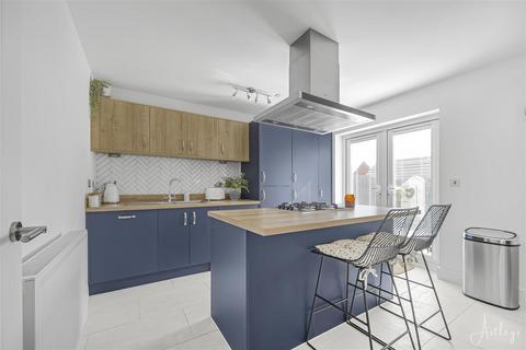 62 Glamorgan Green, Llandarcy, Neath, SA10 6FB