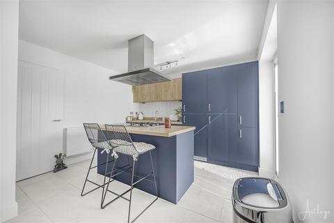 62 Glamorgan Green, Llandarcy, Neath, SA10 6FB