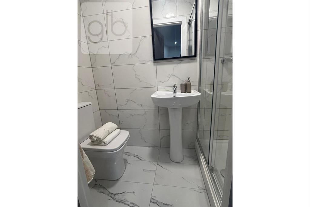 Room 2 - En Suite.png