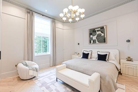 2 bedroom flat for sale, Earls Court Square, Earls Court, London, SW5