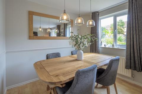 6 Batchelor Close, Stourbridge, DY8 4AX