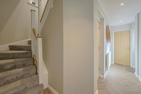 6 Batchelor Close, Stourbridge, DY8 4AX