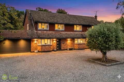 6 bedroom detached house for sale, Pelican Road, Tadley RG26