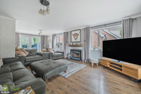 6 bedroom detached house for sale, Pelican Road, Tadley RG26