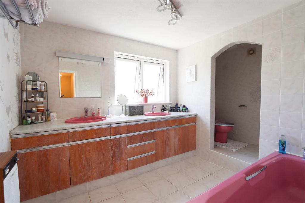 Bathroom edit 1.jpeg