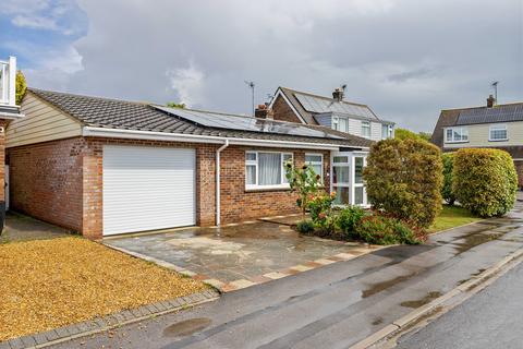 2 bedroom detached bungalow for sale, Singleton Close, Aldwick, Bognor Regis, West Sussex PO21