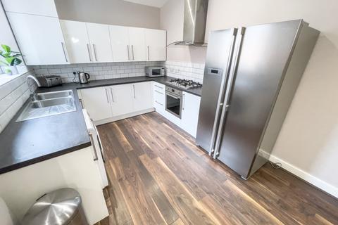 1 bedroom in a house share to rent, Esher Road, L6 6DE,