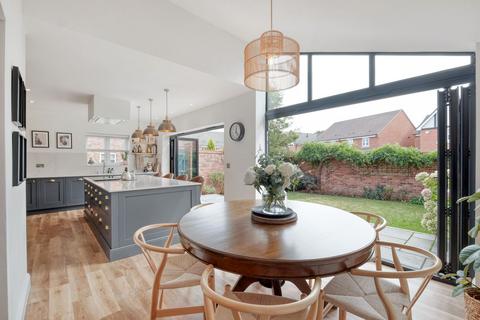 16 Hastings Close, Wythall, Birmingham, B47 6AW