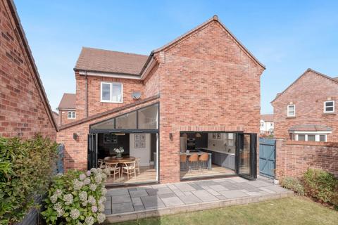 16 Hastings Close, Wythall, Birmingham, B47 6AW