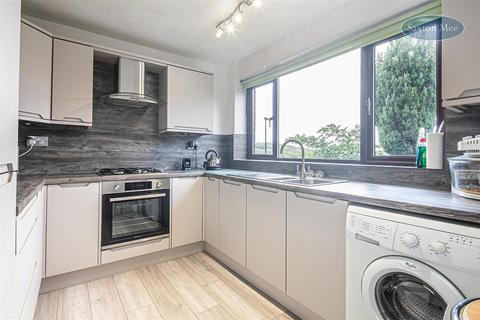 6 Helliwell Lane, Deepcar, Sheffield, S36 2QH