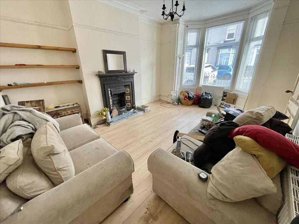 LOUNGE (front)