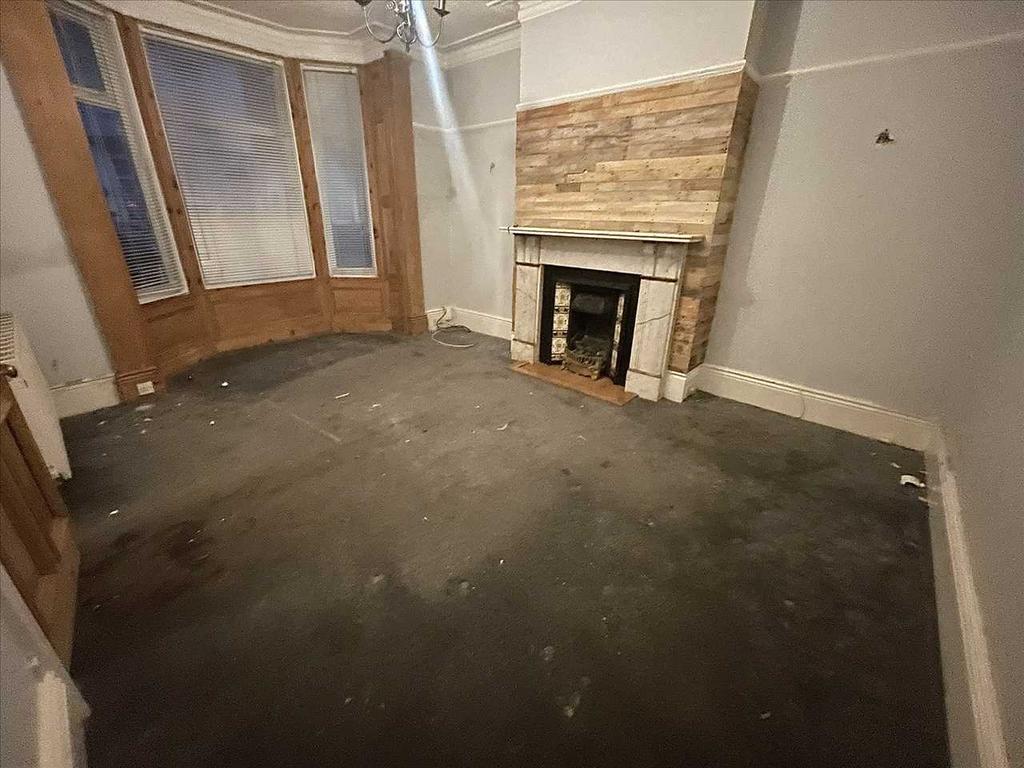 DINING ROOM (front)