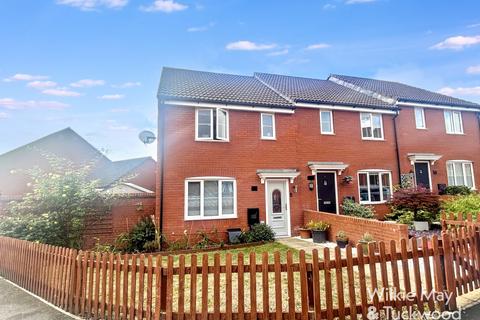 3 bedroom end of terrace house for sale, Lilliana Way, Bridgwater TA5