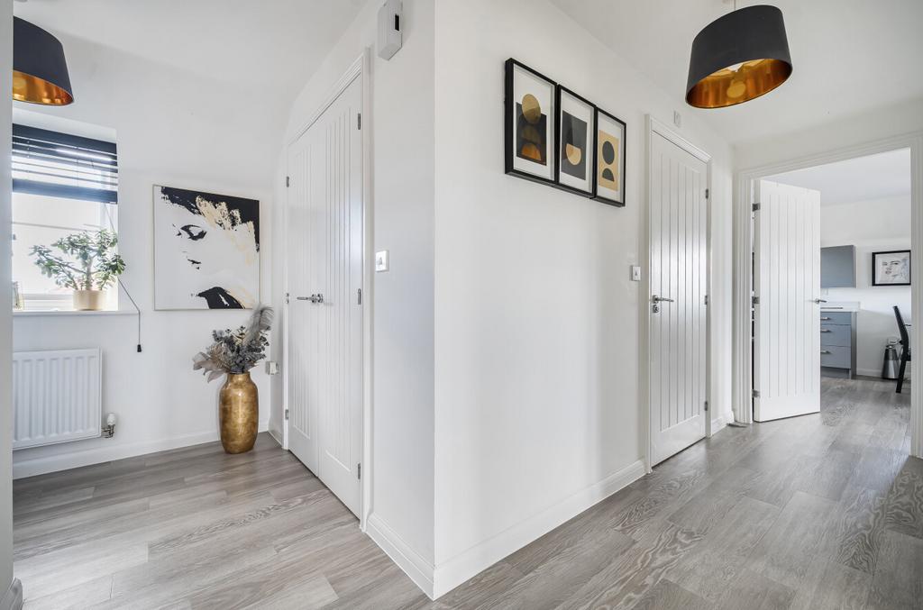 1348745-4-68b97cf...