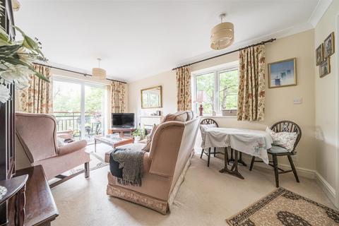 2 bedroom apartment for sale, Flat 213 The Cedars, Abbey Foregate, Shrewsbury, SY2 6BY