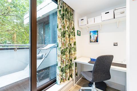 undefined, Flat ,  Chiswick High Road, London W4