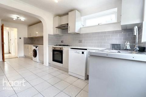 undefined, Spinis, Bracknell